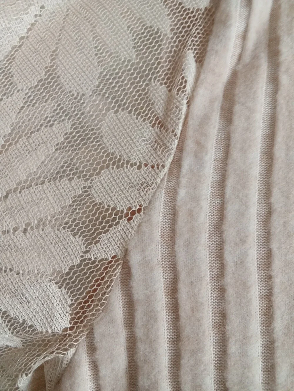 Cream Pitted Ribbed Spliced Sweater with Long Lace Sleeves